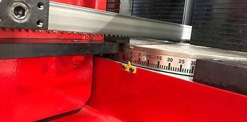 Полуавтоматическая двухколонная ленточная пила по металлу Karmetal KDG 700 x 1250 DM KDG 700 x 1250 D фото