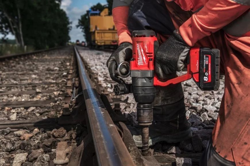 Гайковерт високомоментний 1" (2400 Нм) M18 FUEL з фіксацією кільцем ONE-KEY Milwaukee: з АКБ 18V 2шт-8 Ah+ЗП, 2500уд/хв, 1670об/хв 4933459733 VSE фото