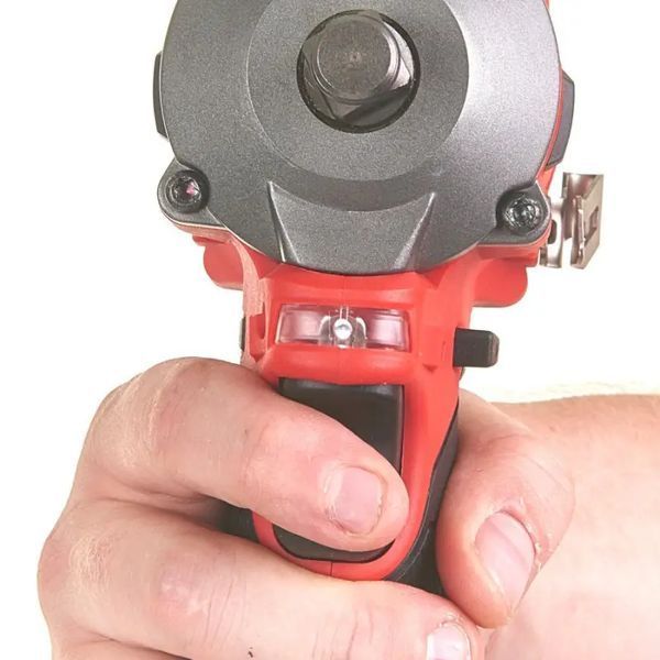 Професійний гайкокрут акумуляторний Milwaukee M12 FIWF12-422X : з АКБ 12V 2шт-4.0 Ah, 339 Нм, 3200 уд/хв, 2700 об/хв, квадрат 1/2" 4933464616 VSE фото