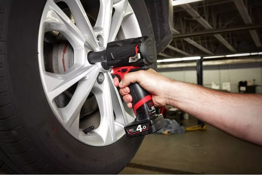 Професійний гайкокрут акумуляторний Milwaukee M12 FIWF12-422X : з АКБ 12V 2шт-4.0 Ah, 339 Нм, 3200 уд/хв, 2700 об/хв, квадрат 1/2" 4933464616 VSE фото