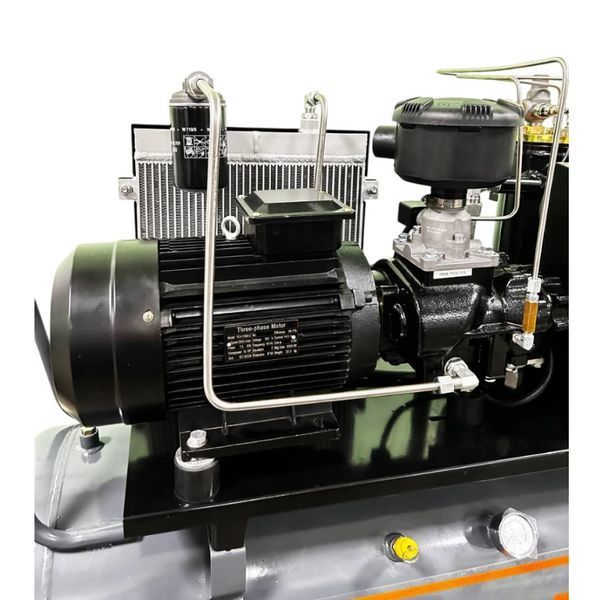 Гвинтовий повітряний компресор 200 л GTM DLG5.5V масляний : 200л, 380 В, 5.5 кВт, 680 л/хв 27293 фото