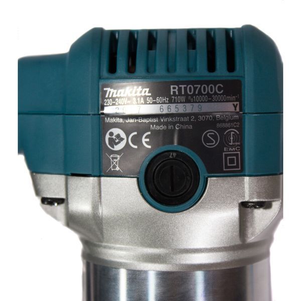 Електричний ручний столярний фрезер по дереву MAKITA RT0700CX2J : 710 Вт, 6-8 цанга, 30000 об/хв електрофрезер, 3 бази RT0700CX2J VSE фото