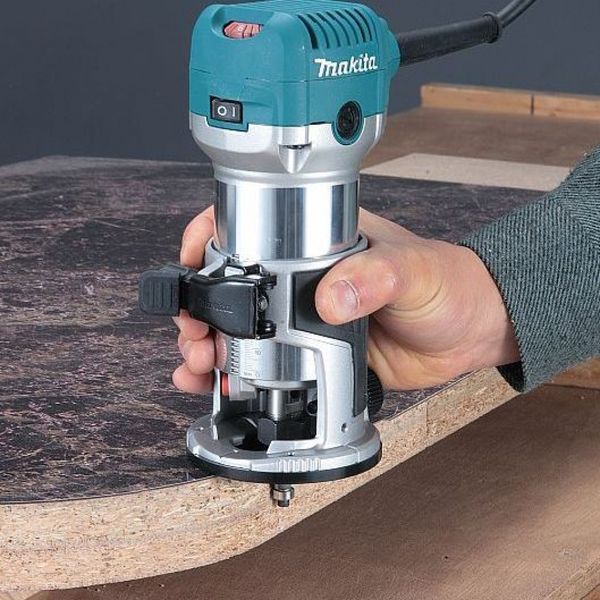 Електричний ручний столярний фрезер по дереву MAKITA RT0700CX2J : 710 Вт, 6-8 цанга, 30000 об/хв електрофрезер, 3 бази RT0700CX2J VSE фото