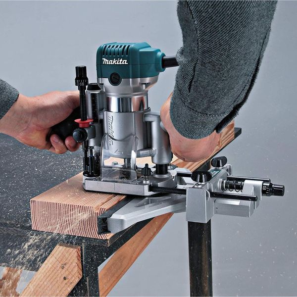 Електричний ручний столярний фрезер по дереву MAKITA RT0700CX2J : 710 Вт, 6-8 цанга, 30000 об/хв електрофрезер, 3 бази RT0700CX2J VSE фото