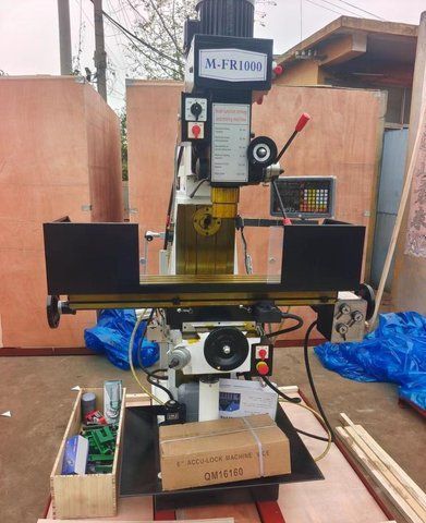 Універсальний вертикально-фрезерний верстат MAST Metalltechnik M-FR1000 M-FR1000 фото