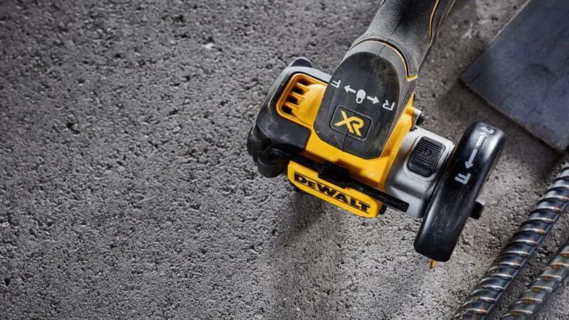 Пила дискова аккумуляторна безщіткова компактна DeWALT DCS438N: без АКБ, диск 76мм, 20000 об/хв (DCS438N) DCS438N фото