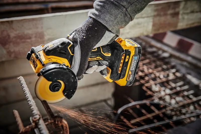 Пила дискова аккумуляторна безщіткова компактна DeWALT DCS438N: без АКБ, диск 76мм, 20000 об/хв (DCS438N) DCS438N фото